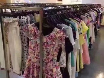 北京服装鞋帽箱包外贸尾货批发仓储基地 常年库存超100万件